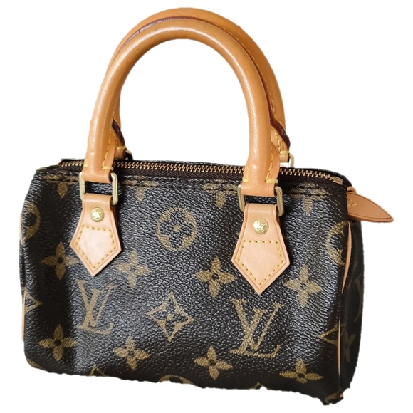 Louis Vuitton speedy nano with bag tag - Picture 1 of 15